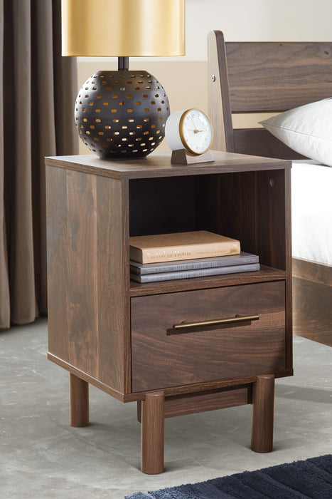 Calverson - Mocha - Uma Gaveta Night Stand - Médio