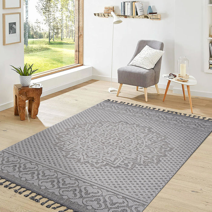 6' x 9' Medallion Indoor / Outdoor Area Rug - Gray / White