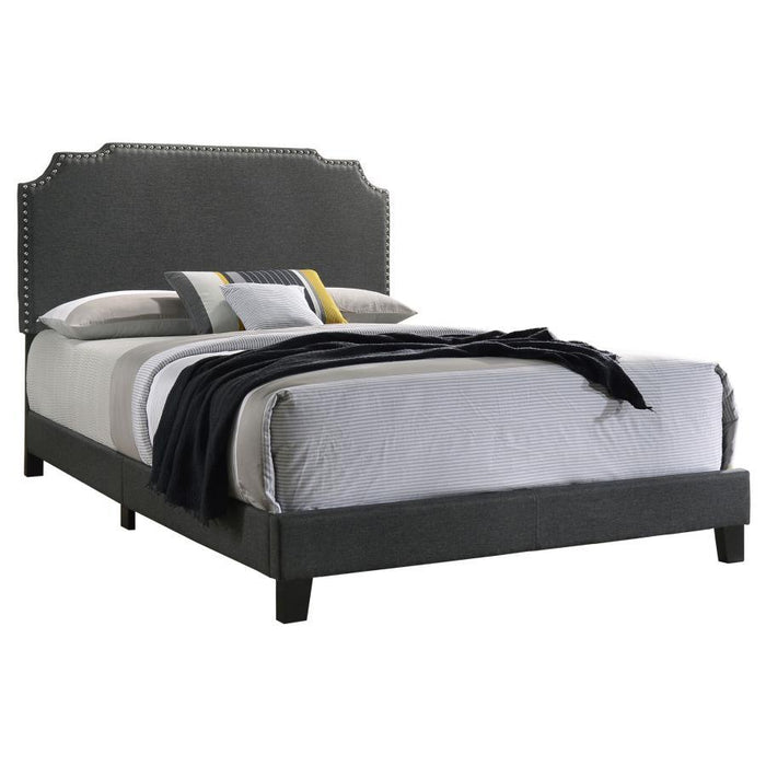 Tamarac - Cama Estofada Nailhead